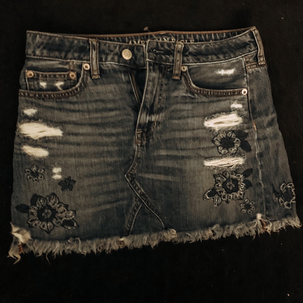 AE HIGH-WAISTED EMBROIDERED DENIM SKIRT